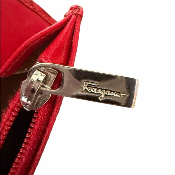 Ferragamo Gancini Embossed Red Long Wallet W/Unbranded Chain Insert (A352) - Picture 4 of 11